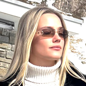 Araminta Reed Headshot 2 of 5