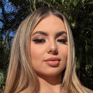 Aria Banks Headshot 5 of 8