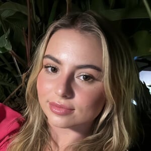 Aria Banks Headshot 7 of 8