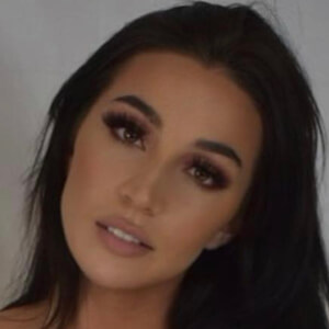 Ariana Seifert Headshot 7 of 7
