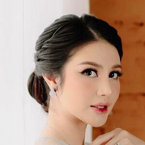 Ariska Putri Pertiwi Headshot 4 of 6