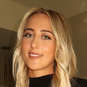 Ashley Cooke Headshot 2 of 9