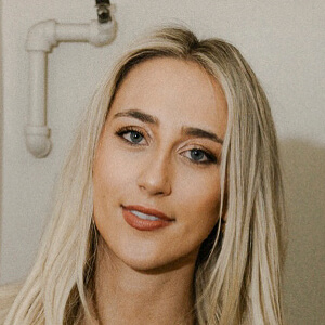 Ashley Cooke Headshot 6 of 9