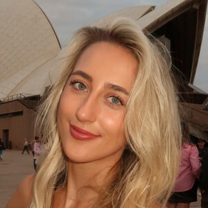 Ashley Cooke Headshot 7 of 9