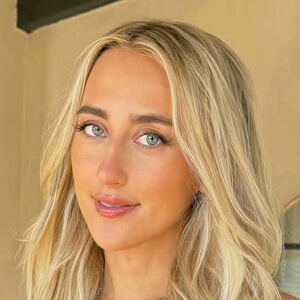 Ashley Cooke Headshot 8 of 9
