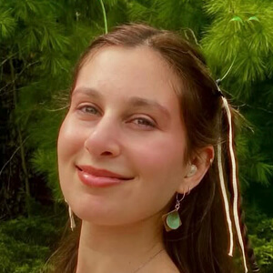 ashralouisa Headshot 3 of 6