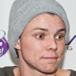 Ashton Irwin Headshot 9 of 10