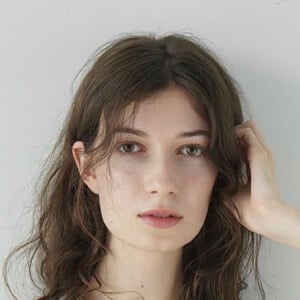 ASMR Alise Headshot 3 of 4