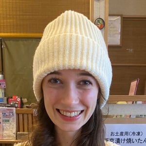 ASMR Alise Headshot 4 of 4