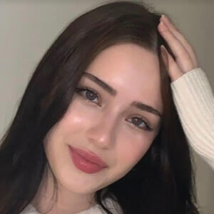 Asya Yavuzcetin Headshot 4 of 5