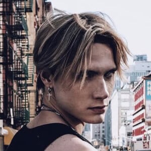 Austin Wayne Headshot 5 of 11