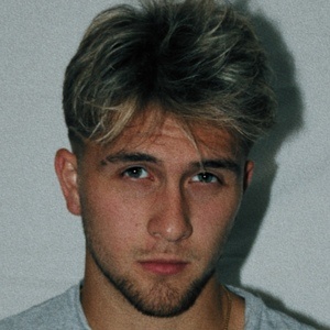 auzzo_ Headshot 3 of 3