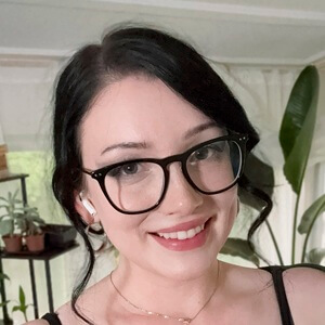 Ava Claire Headshot 11 of 12