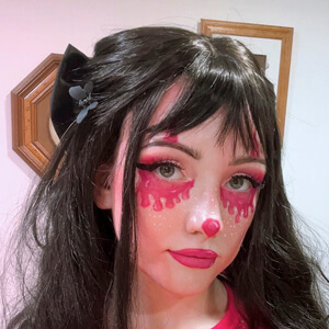 Ava Claire Headshot 5 of 12