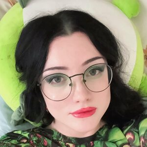 Ava Claire Headshot 8 of 12