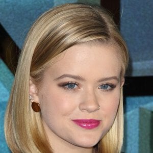 Ava Phillippe at age 18