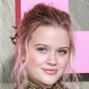 Ava Phillippe at age 17