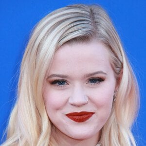Ava Phillippe at age 17