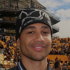 Aven Jones Headshot 4 of 4