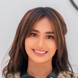 Ayanna Misola Headshot 2 of 4