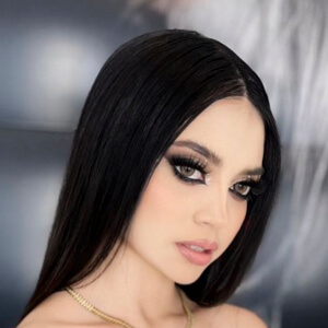 Aylin Alcántara Headshot 3 of 5