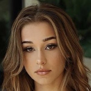 babybellllzzzz at age 19