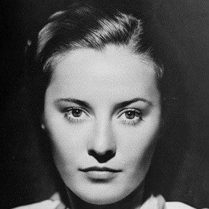 Barbara Stanwyck Headshot 7 of 10