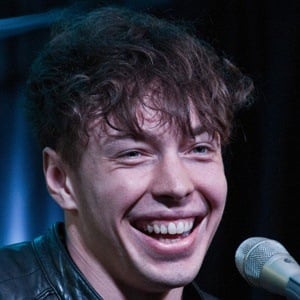 Barns Courtney Headshot 3 of 3