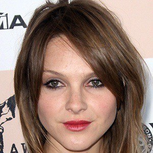 Beau Garrett - Bio, Family, Trivia | Famous Birthdays