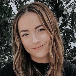 Becca Tapert Headshot 8 of 10