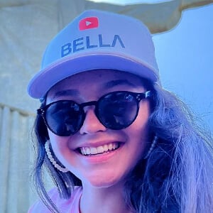 Bella Dias Headshot 6 of 6