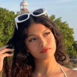 Bella Leon Headshot 2 of 3