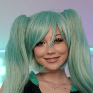 bella lynn Headshot 6 of 6
