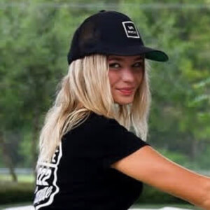 bellakshoots Headshot 3 of 4