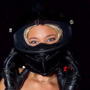 bellakshoots Headshot 4 of 4