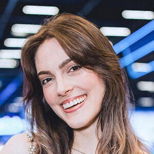 Belle Hendges Headshot 6 of 12