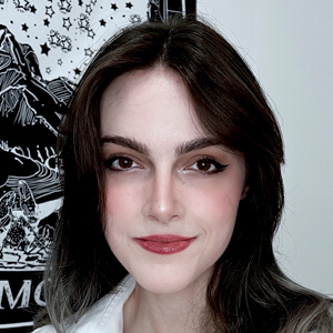 Belle Hendges Headshot 7 of 12