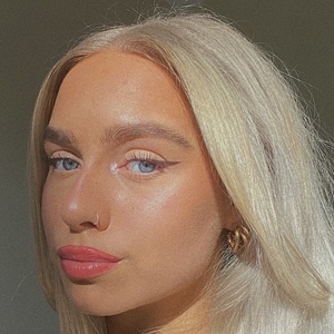 Beth Riva at age 22