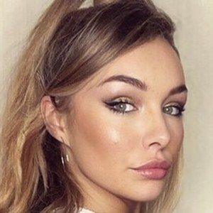 Bethany Azura - Age, Family, Bio | Famous Birthdays