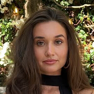 Betsy Moulthrop Headshot 3 of 6