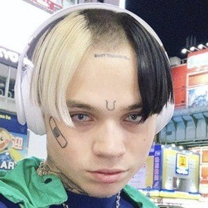 Bexey Swan Headshot 7 of 10