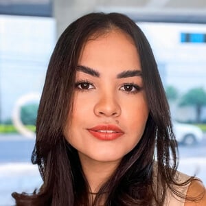 Bia Galvão Headshot 3 of 9