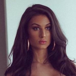 Bianca Kmiec Headshot 4 of 9