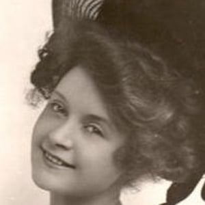 Billie Burke Headshot 3 of 10