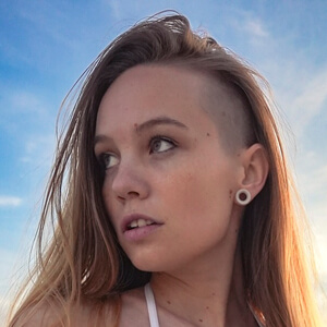 BrawnieBee Headshot 6 of 6