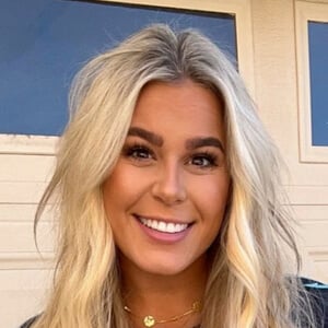 brazybecca Headshot 4 of 6