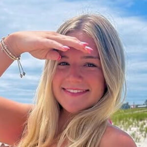 Brielle Wallace Headshot 5 of 8