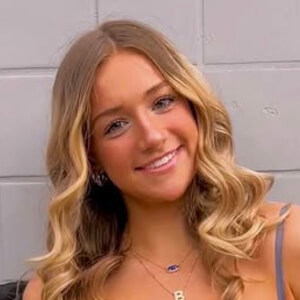Brielle Wallace Headshot 7 of 8