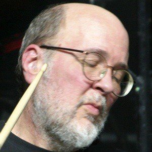 Bun E. Carlos - Bio, Family, Trivia | Famous Birthdays