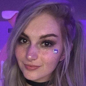 Busy B ASMR Headshot 8 of 10